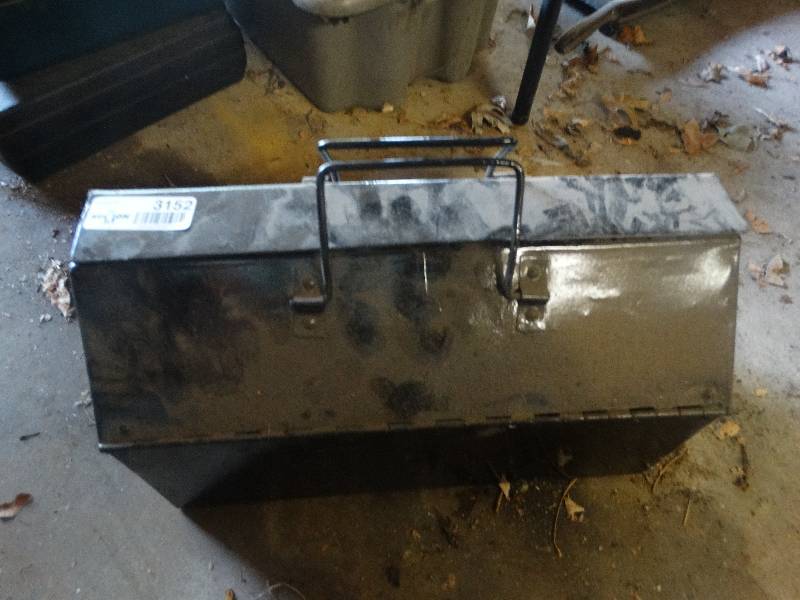 lot 3152 image: Metal toolbox with alan wrenches, drill chucks and other small tools.