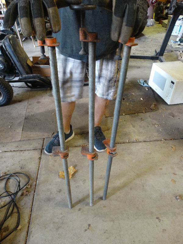 lot 3153 image: Pipe clamps.