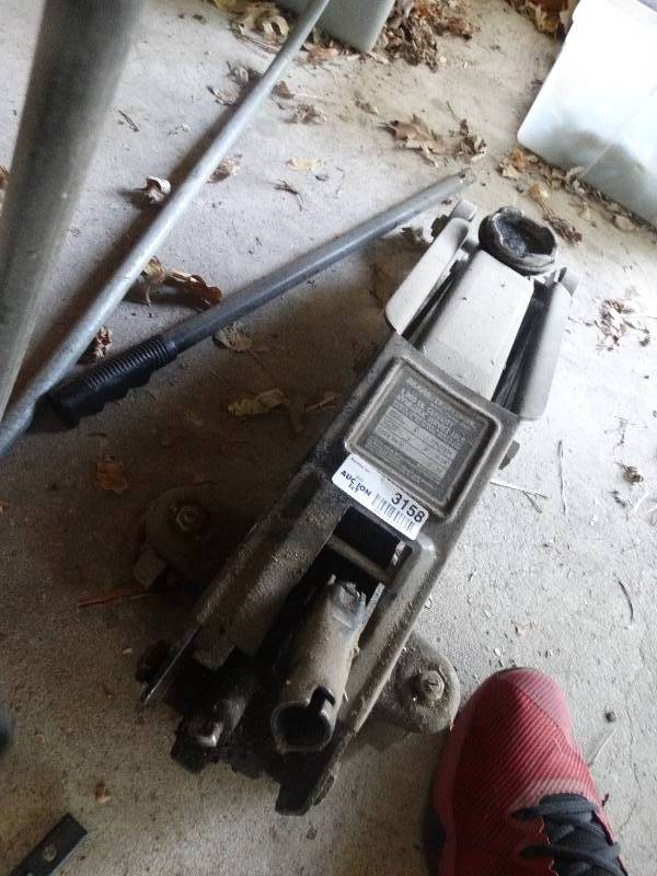 lot 3158 image: 5000lbs floor jack.