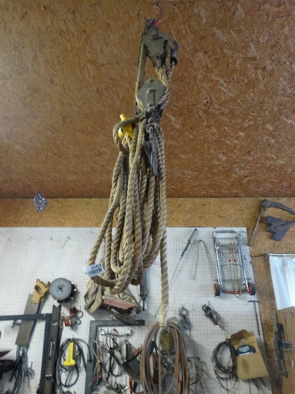 lot 3163 image: Rope and pulley.