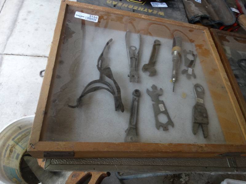 lot 3166 image: Lot of hand tools in display case.
