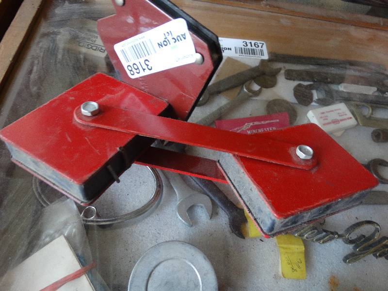 lot 3168 image: Adjustable magnet holder.
