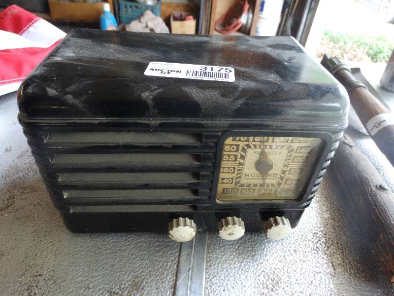lot 3175 image: Radio and flag.