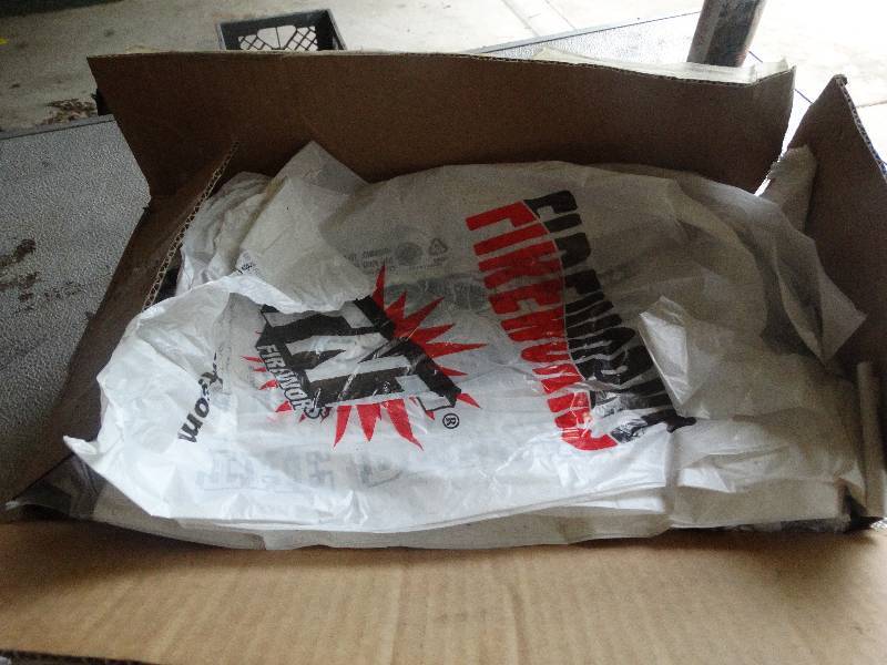 lot 3176 image: Box of tshirt bags.