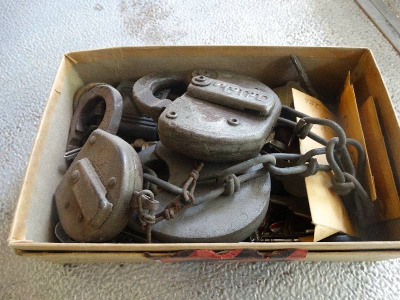lot 3177 image: Old locks and keys.