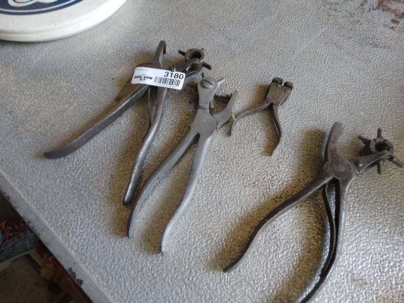 lot 3180 image: 4 hand tools.