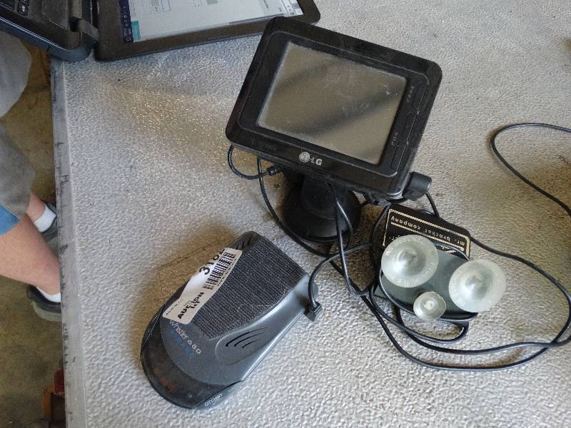 lot 3182 image: LG gps and wistler triband.