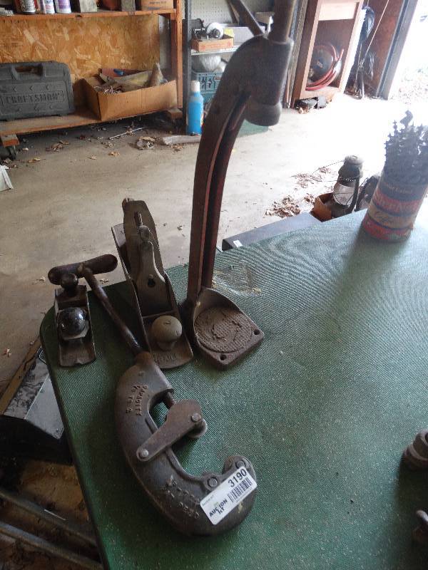 lot 3190 image: Hand crusher, wood planes and clamp.