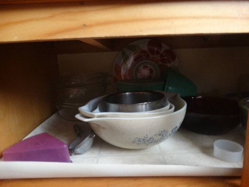 lot 2121 image: Contents of top shelf of cabinet.