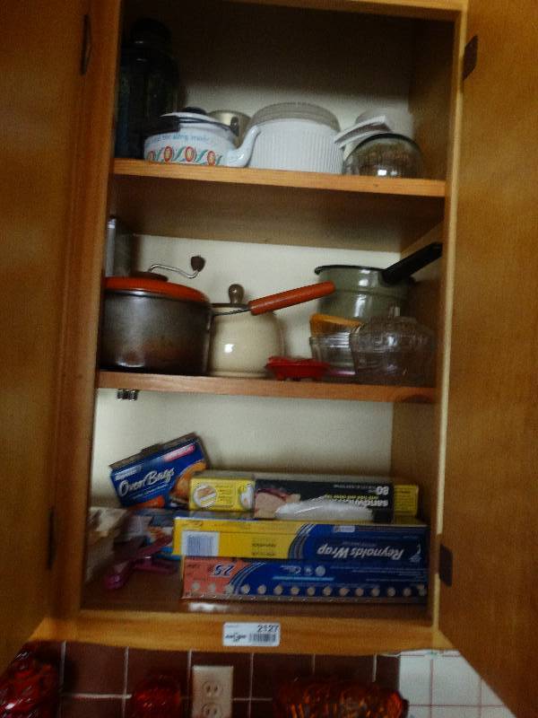 lot 2127 image: Contents of cabinet 3 shelfs.