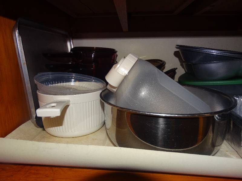lot 2129 image: contents on top shelf.