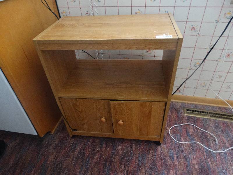 lot 2134 image: Microwave cart wunder-storage.