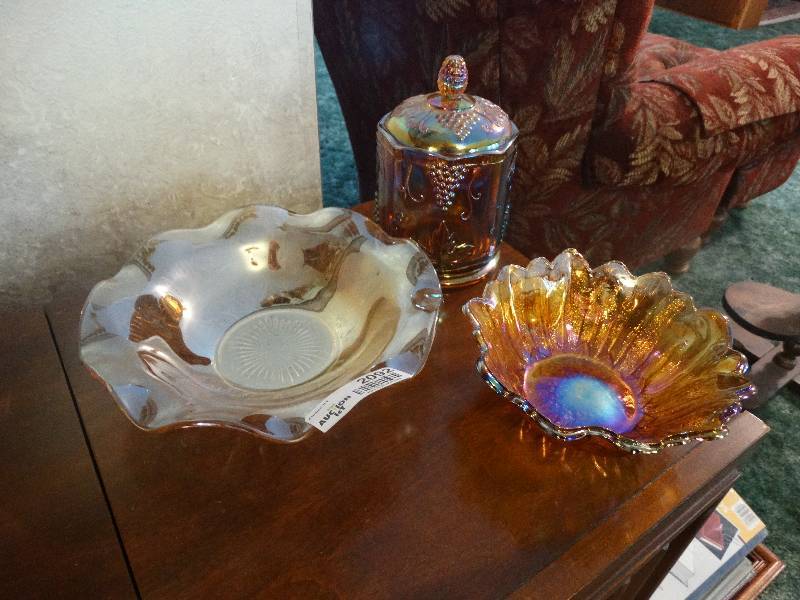 lot 2092 image: A lot of carnival glass.