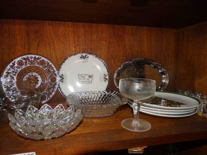 lot 2095 image: Lot of glassware, bowls, plates, etc.