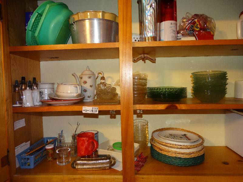 lot 2113 image: contents of kitchen cabinets 3 shelfs.