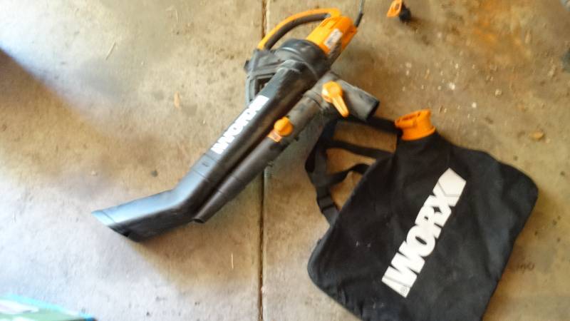 lot 3007 image: Worx leaf blower.