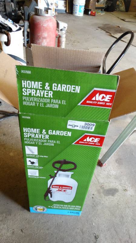 lot 3009 image: Home and garden sprayer, 2 gallon.