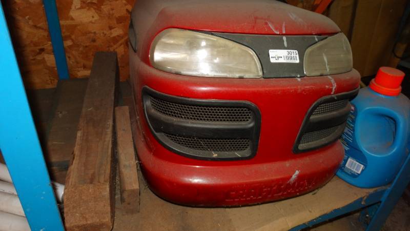 lot 3015 image: Lawn mower seat, engine cover to riding mower, and misc.