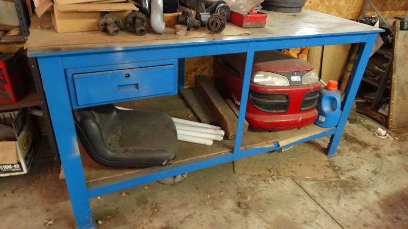 lot 3016 image: Heavy metal workshop table. No contents.