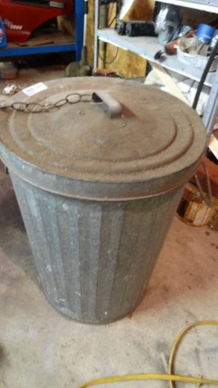 lot 3028 image: Metal trashcan.