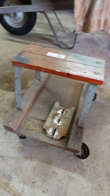 lot 3034 image: Shop stool on wheels.