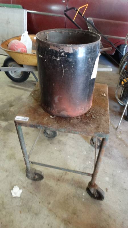lot 3035 image: Small metal table on wheels with metal bucket.