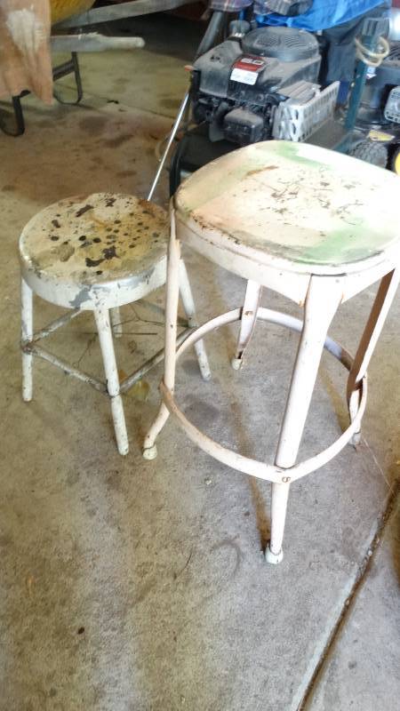 lot 3036 image: 2 Metal shop stools.