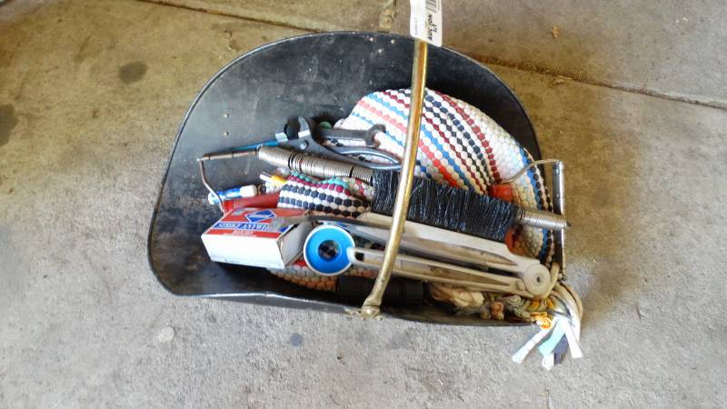 lot 3039 image: Firewood caddy, hand tools, rug, ice scrapper.
