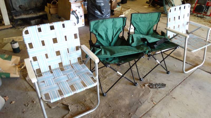 lot 3041 image: Lot of lawn chairs.