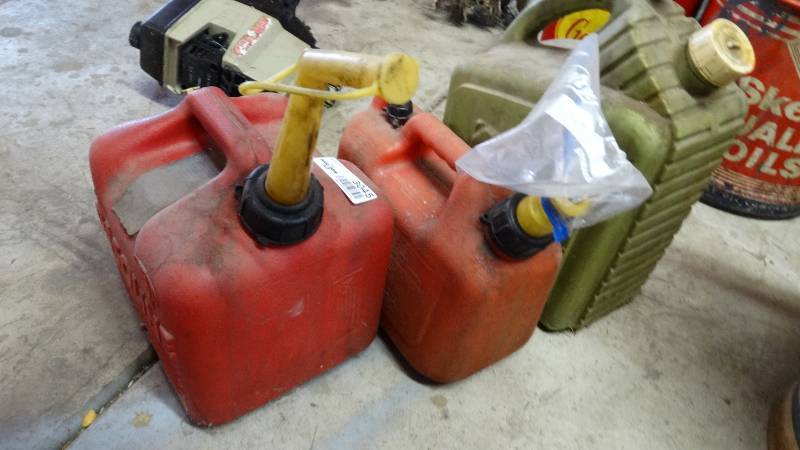 lot 3045 image: 3 gas cans.