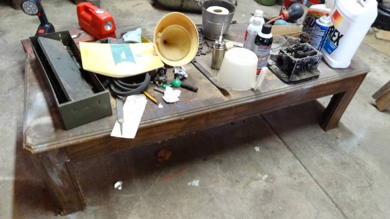 lot 3047 image: Table and contents.