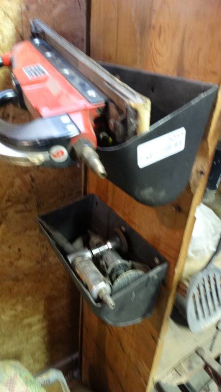 lot 3054 image: Pneumatic sander and die grinder, and air hose attachments.