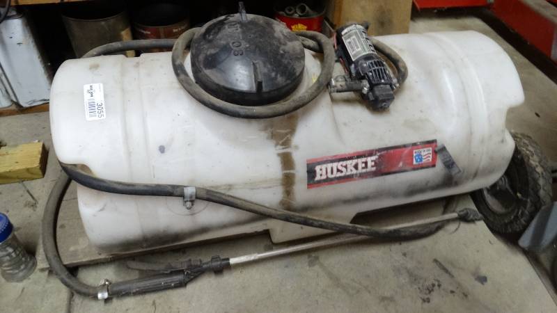 lot 3055 image: Huskee tank with sprayer.