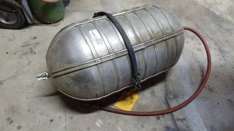 lot 3056 image: Air tank and hose.
