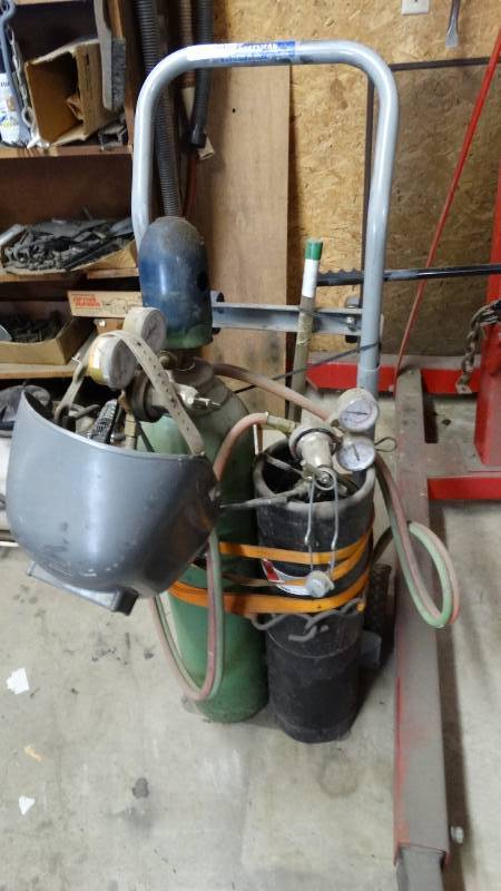 lot 3057 image: Torch set. hose, gauges, goggles and helmet.