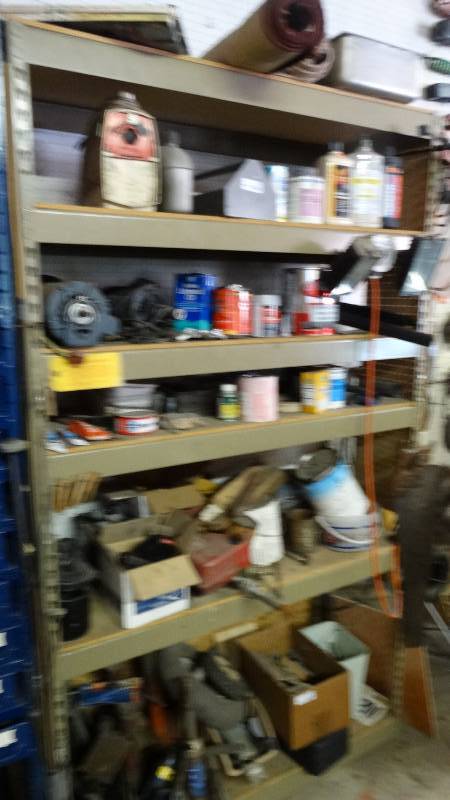 lot 3074 image: Metal shelf, no contents.
