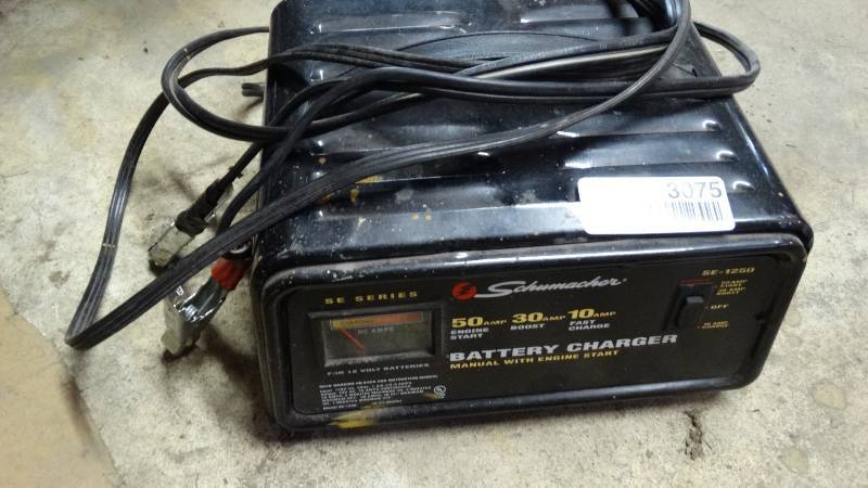 lot 3075 image: Battery charger.