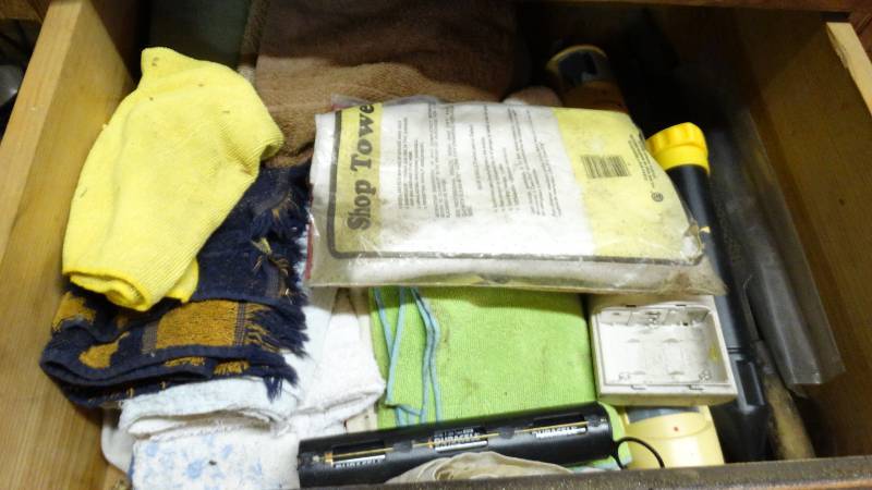 lot 3088 image: Contents of drawer.