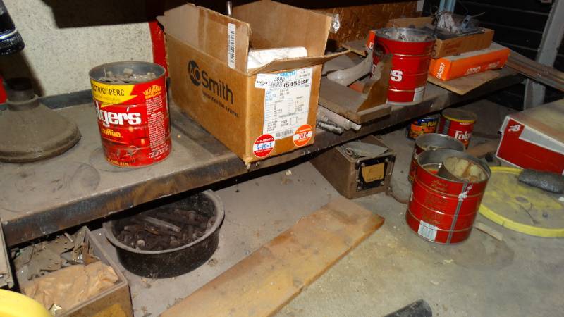 lot 3090 image: All contents under work bench. misc hardware and more.