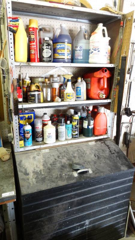 lot 3094 image: Shelf and contents.
