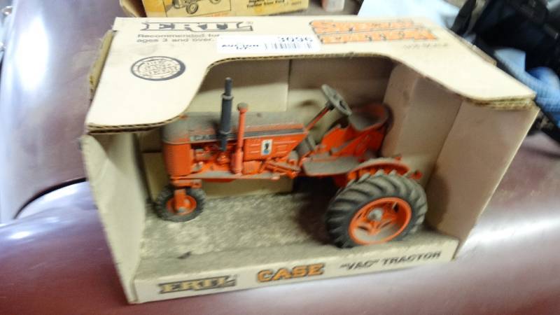 lot 3096 image: Case vac tractor 116 scale.