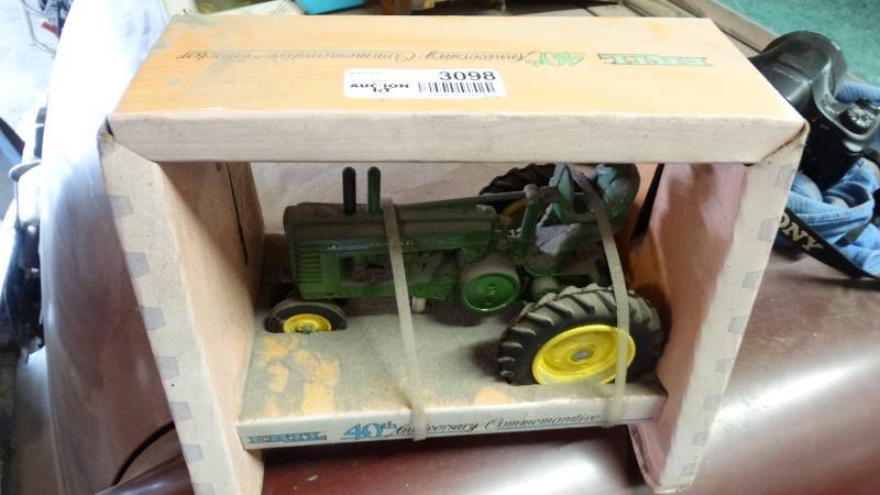 lot 3098 image: ERTL 40th anniversary commemorative tractor.