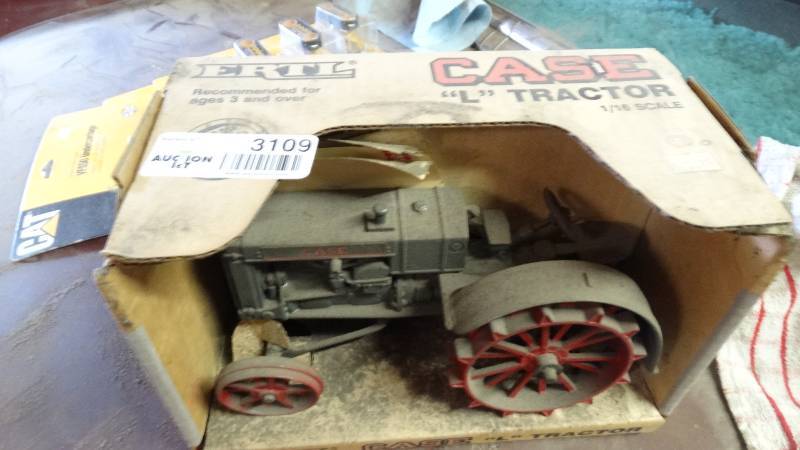 lot 3109 image: ERTL case L tractor 116 scale.