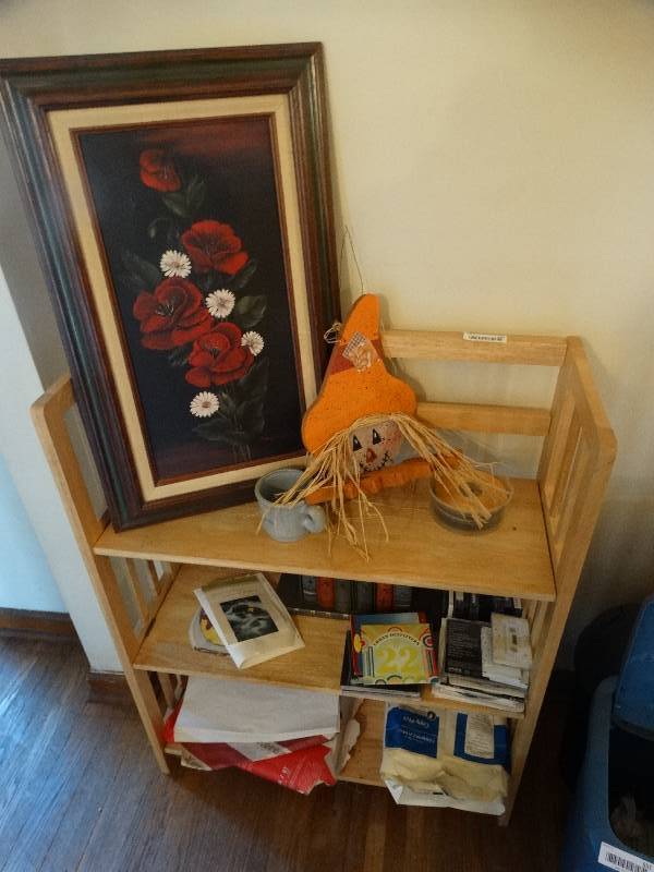 lot 550 image: Wood shelf w contents & picture