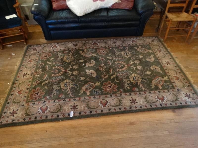 lot 558 image: 5 x 7 area rug