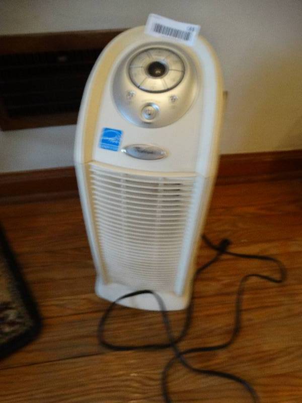lot 563 image: Whirlpool air purifier