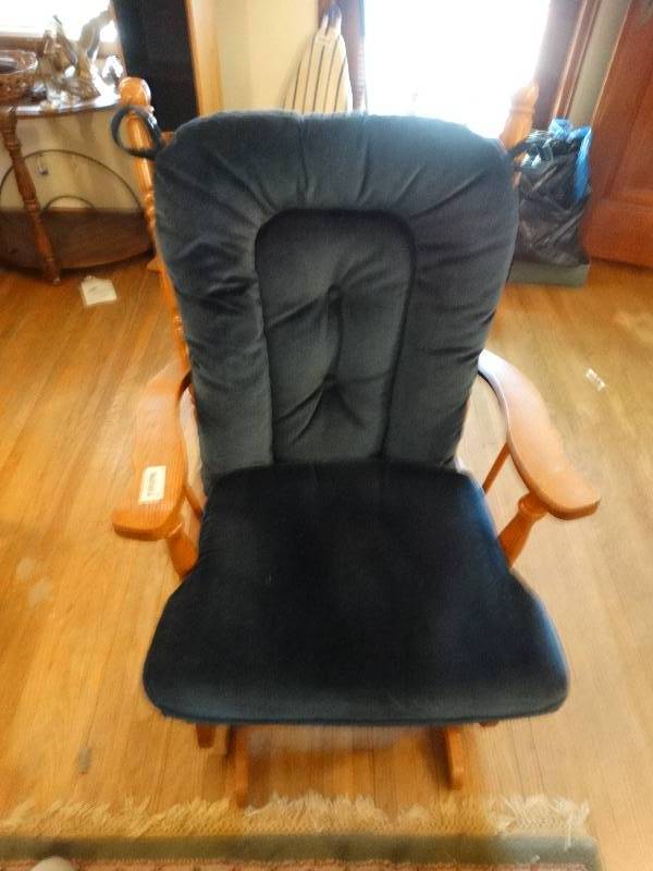 lot 566 image: Rocking chair