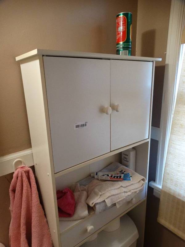 lot 570 image: Over toilet cabinet w contents of cabinet & sink cabinet