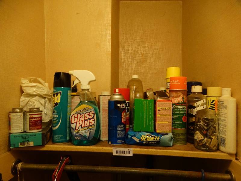 lot 571 image: Shelf of cleaning supplies
