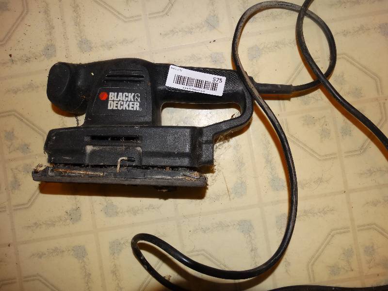 lot 575 image: Black & Decker electric sander